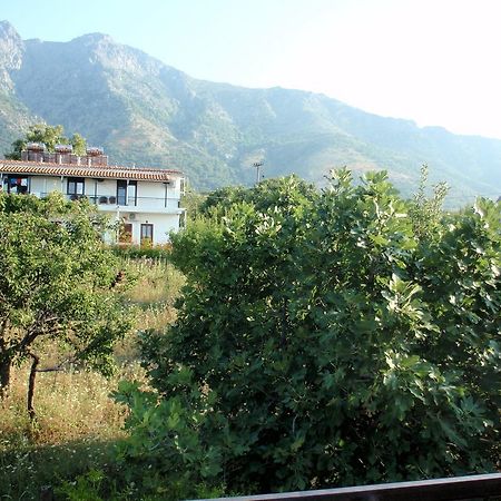 Meraklis Rooms Kariotes Buitenkant foto