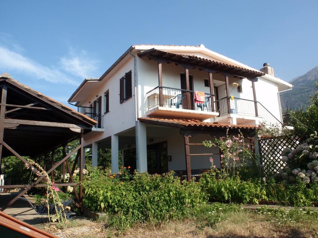 Meraklis Rooms Kariotes Buitenkant foto