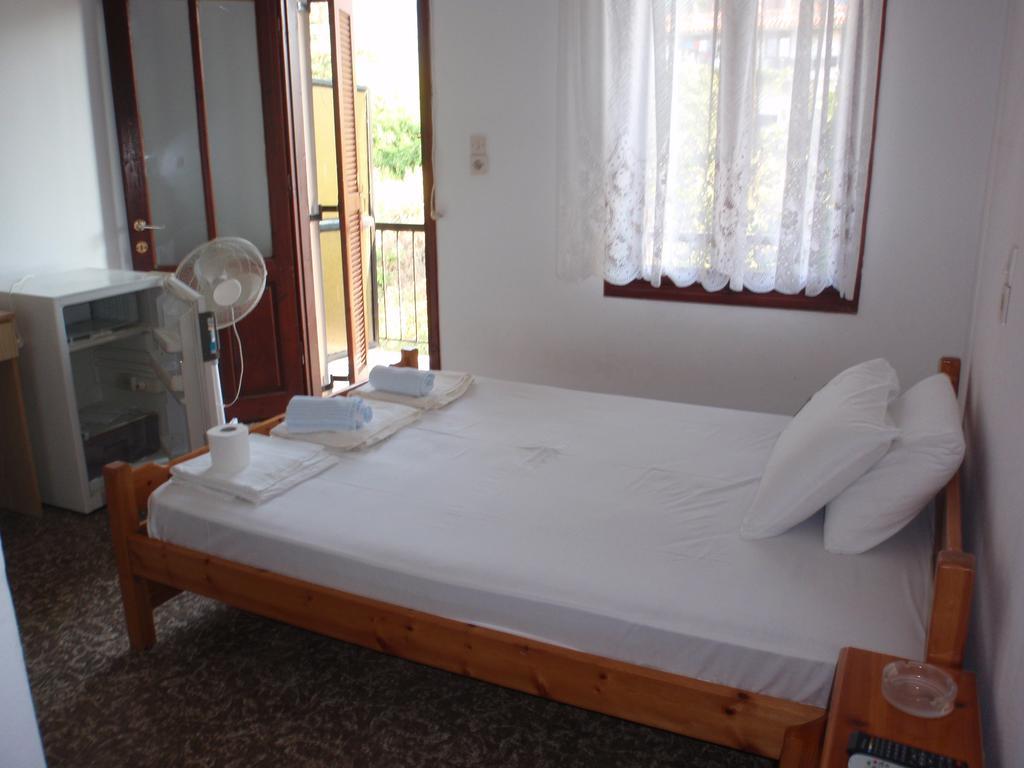 Meraklis Rooms Kariotes Buitenkant foto