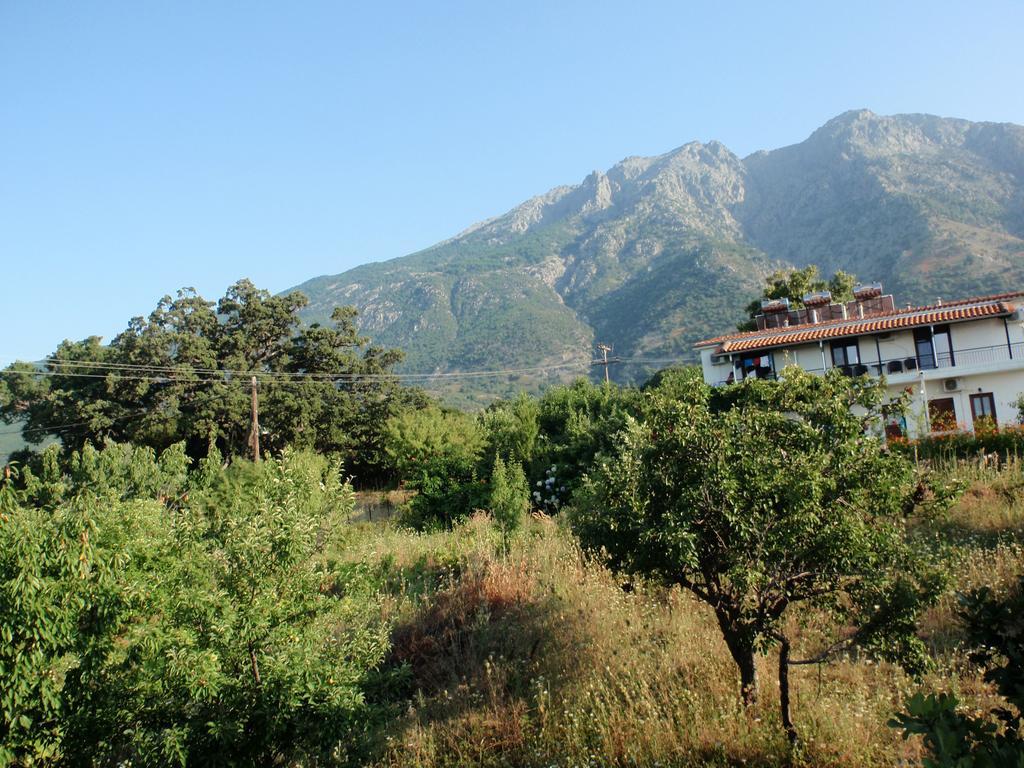 Meraklis Rooms Kariotes Buitenkant foto