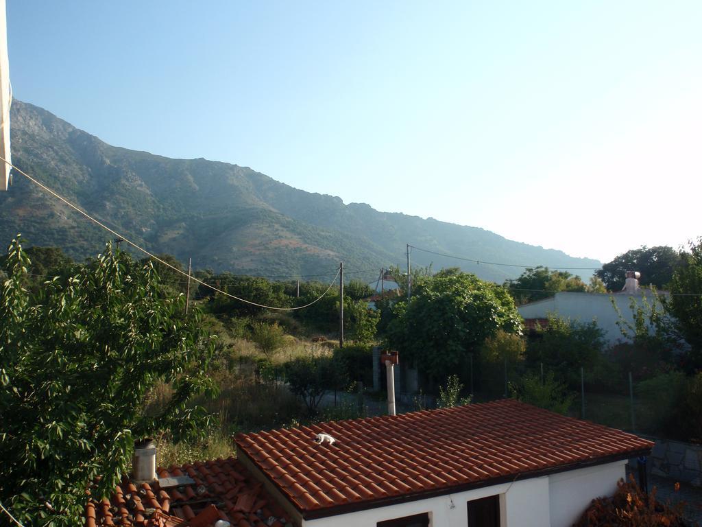 Meraklis Rooms Kariotes Buitenkant foto